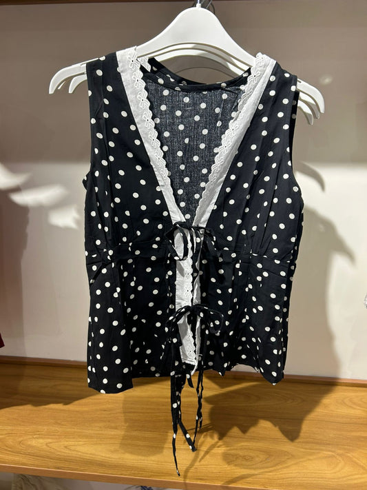 Front tie top